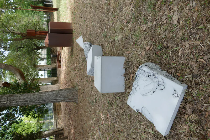« Fragments 2 », parc de sculptures du Château Vargoz, Sérignan