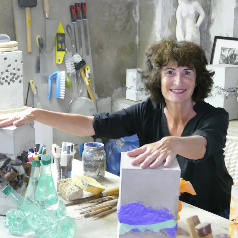 Valérie Billet dans son atelier à Sète