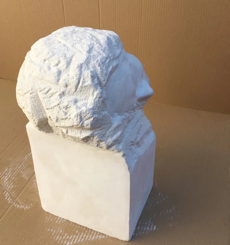 Plâtres et autres médias — sculpture de Valérie Billet