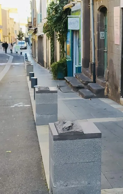 Installation dans l’espace public, rue Jean Roger, Agde